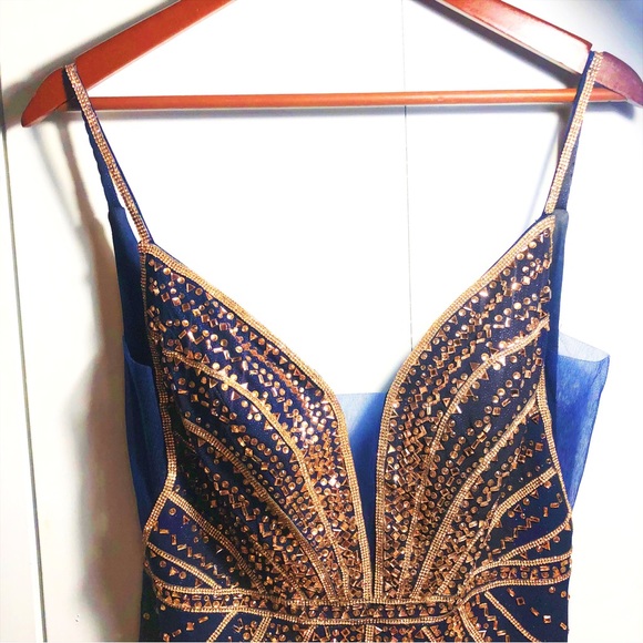 ELLIE WILDE Prom Dress Size 6 - Picture 3 of 13